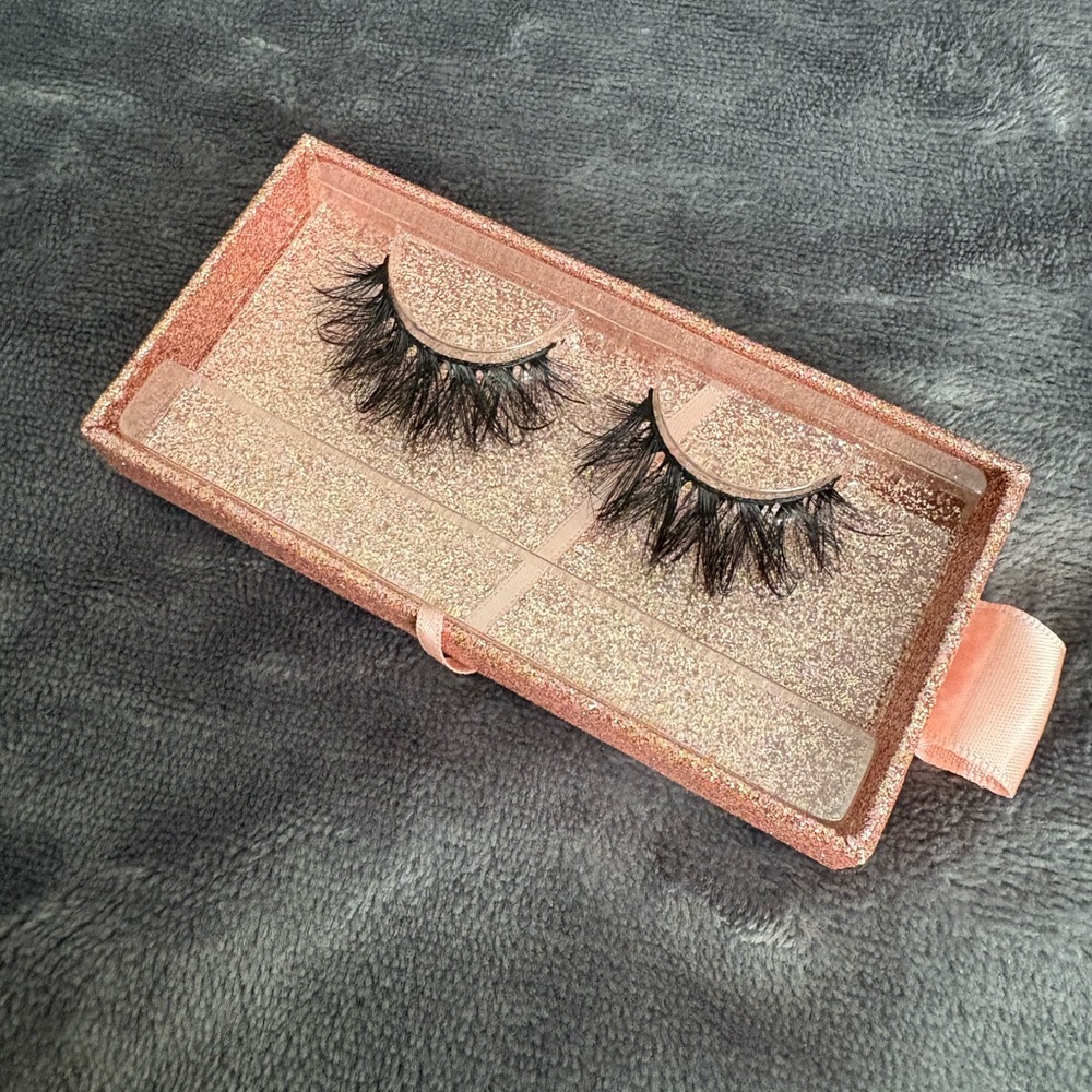 Slay Lash Box with Faux Lashes - Picture 2 of 4